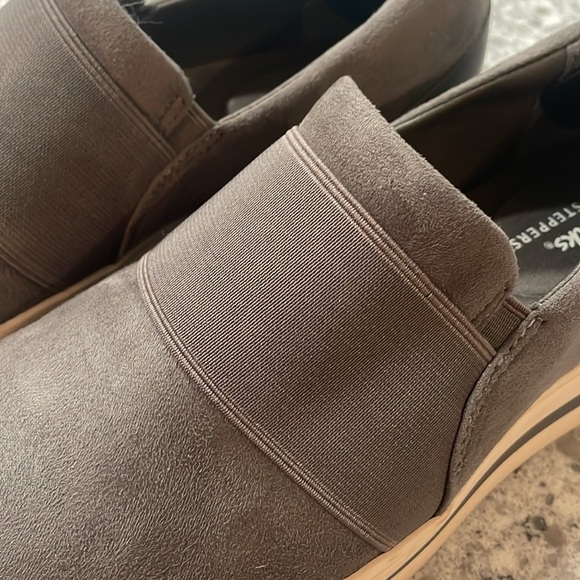 Clark’s CloudSteppers Slip On Sneaker Size 8 gray - Picture 7 of 12